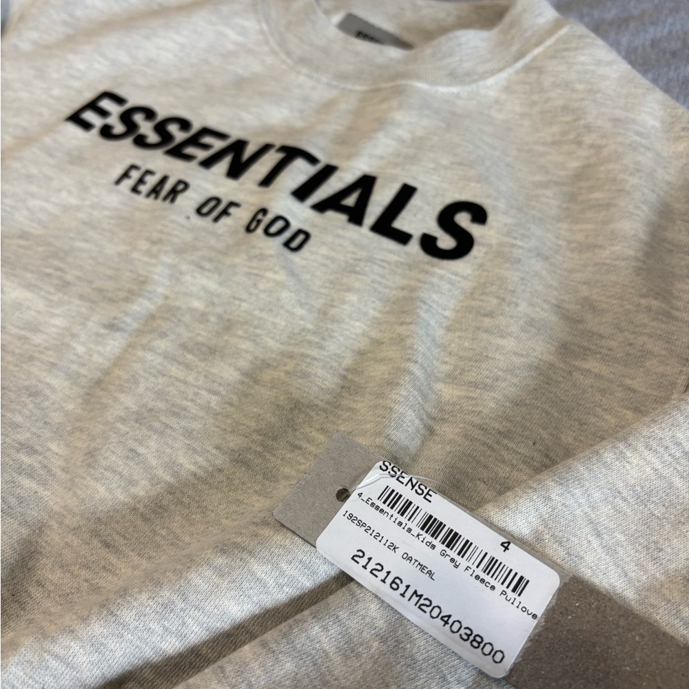 Fear of God Essentials Kids Pull-Over Crewneck Sweatshirt XS 4/5Y BNWT - Picture 2 of 5